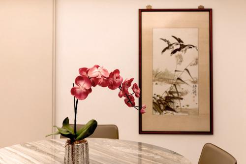 Modern Dining Room at Condominium at 460 Tampines St42