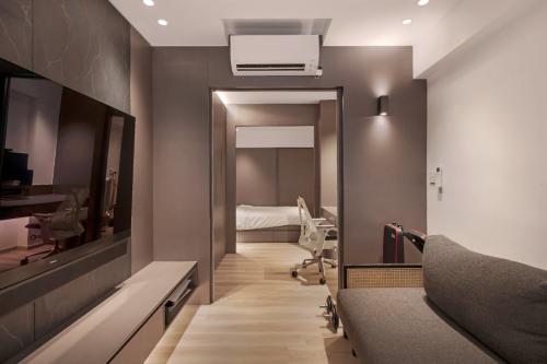 Modern Bedroom at Condominium at 460 Tampines St42