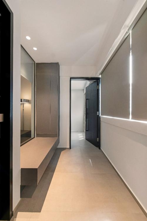 Modern Foyer at Condominium at 460 Tampines St42