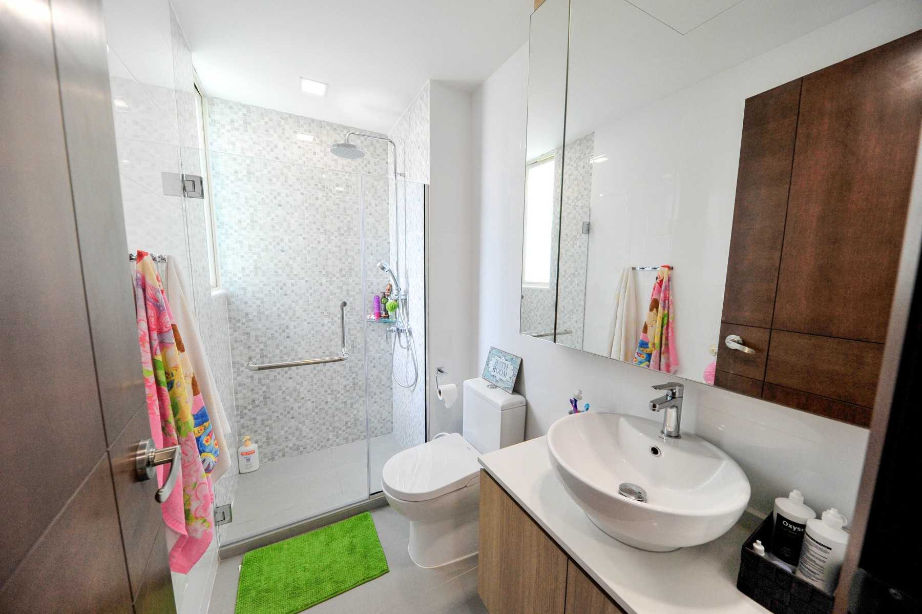 Modern Bathroom with Mirror and Shower Screen
