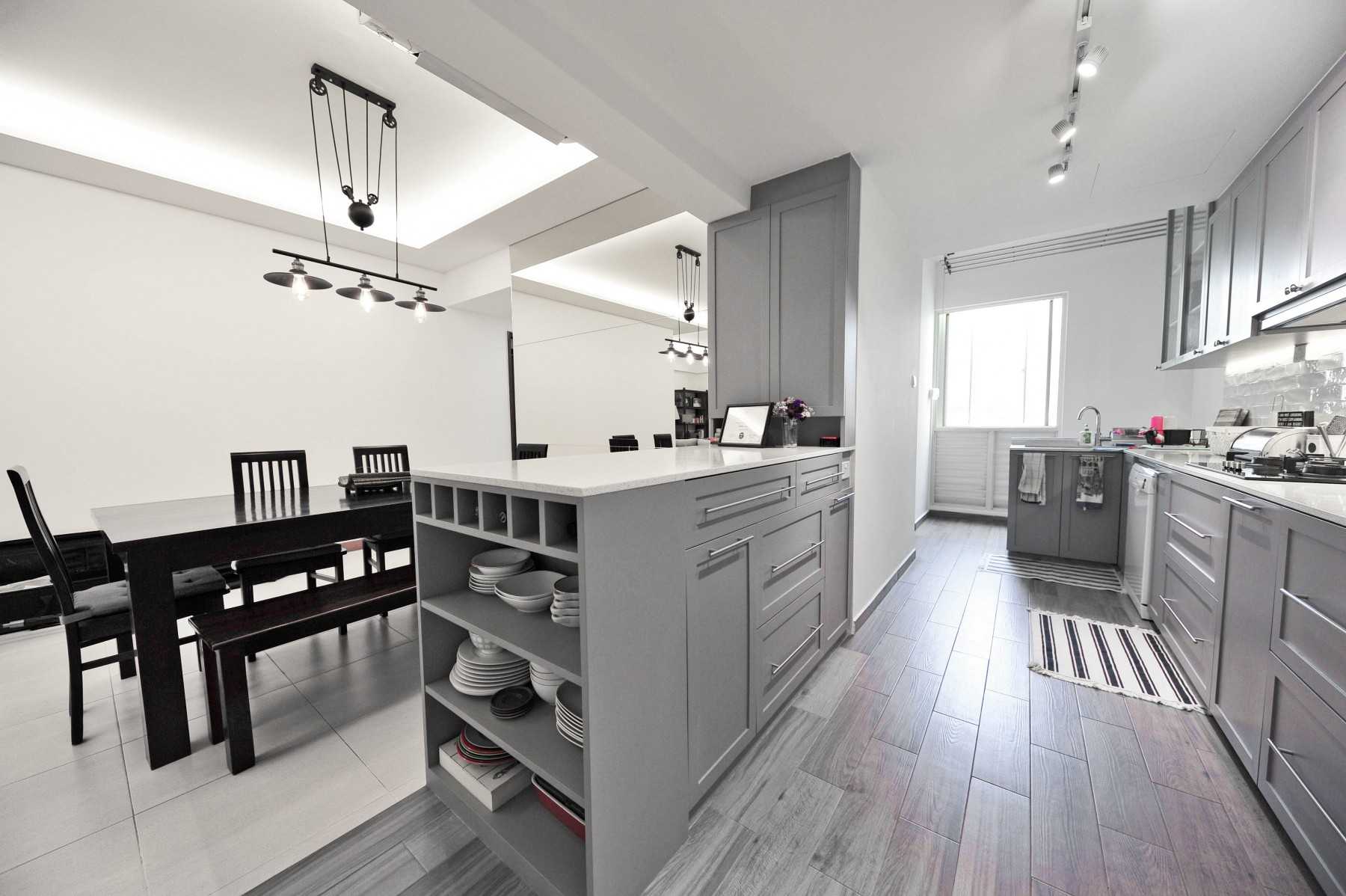 Modern Kitchen with Countertop and Homogeneous Tiles