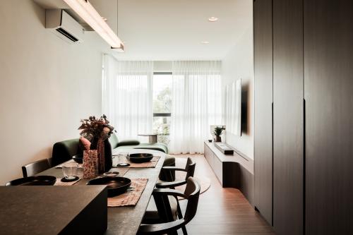 Modern Dining Room at Condominium at 57 Pasir Ris Dr 1 #04-09 Belysa