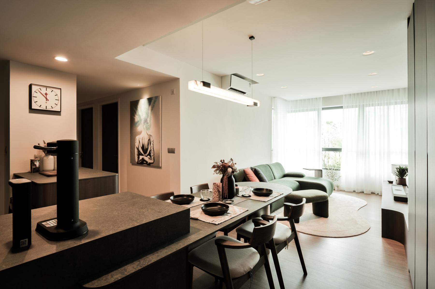 Modern Dining Room with Lighting and Lamps