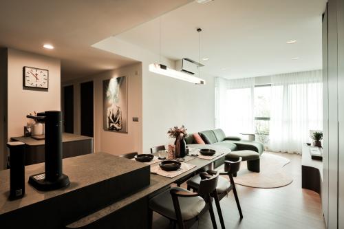 Modern Dining Room at Condominium at 57 Pasir Ris Dr 1 #04-09 Belysa