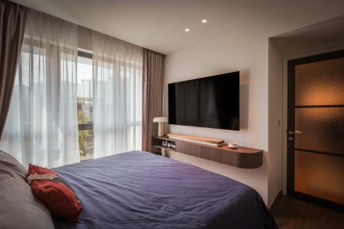 Modern Bedroom at Condominium at 57 Pasir Ris Dr 1 #04-09 Belysa