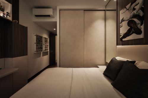 Modern Bedroom at Condominium at 11K Toh Tuck Rd