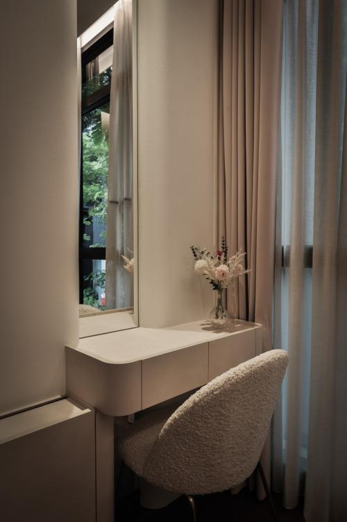 Modern Bedroom at Condominium at 11K Toh Tuck Rd
