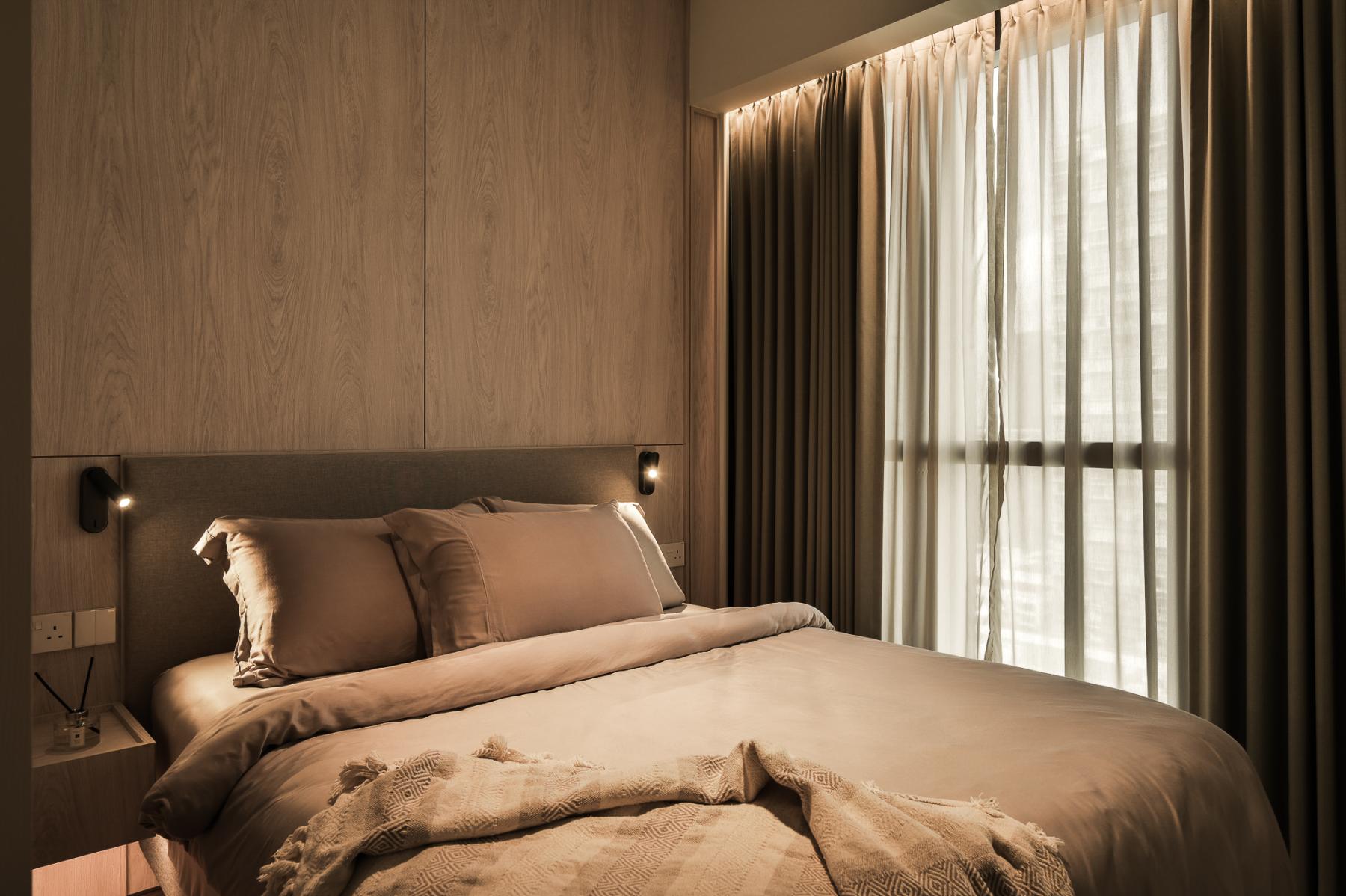 Modern Bedroom with Bay Window and Queen Bed