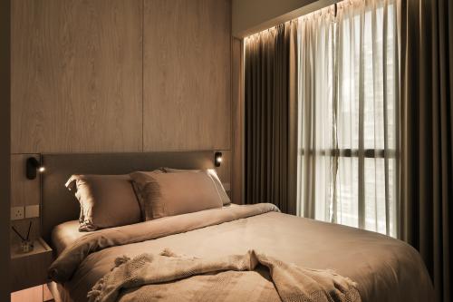 Modern Bedroom at Condominium at 5 Derbyshire Rd