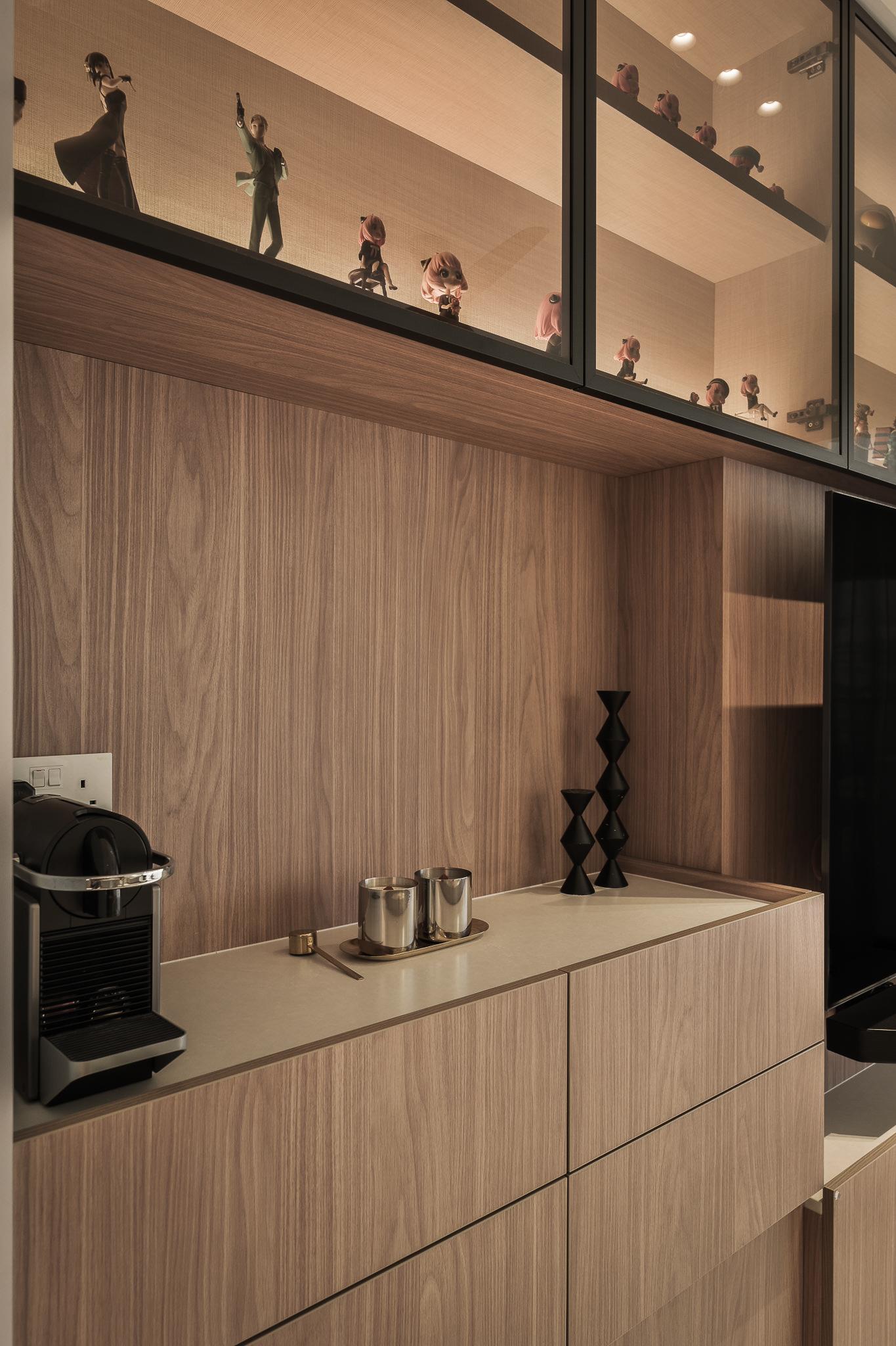 Modern Home Bar with Countertop and Bar Counter