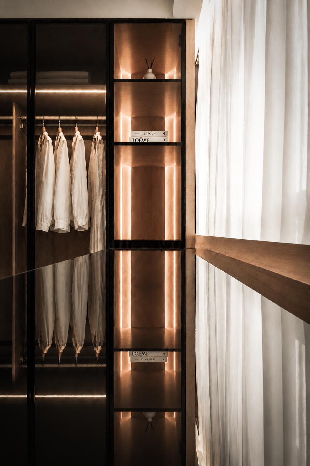 Modern Walk-in Wardrobe with Mirror and Wardrobe