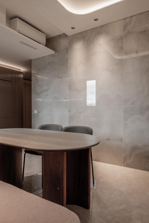 Minimalist Dining Room at Condominium at Compassale Bow, Sengkang Grand Residence