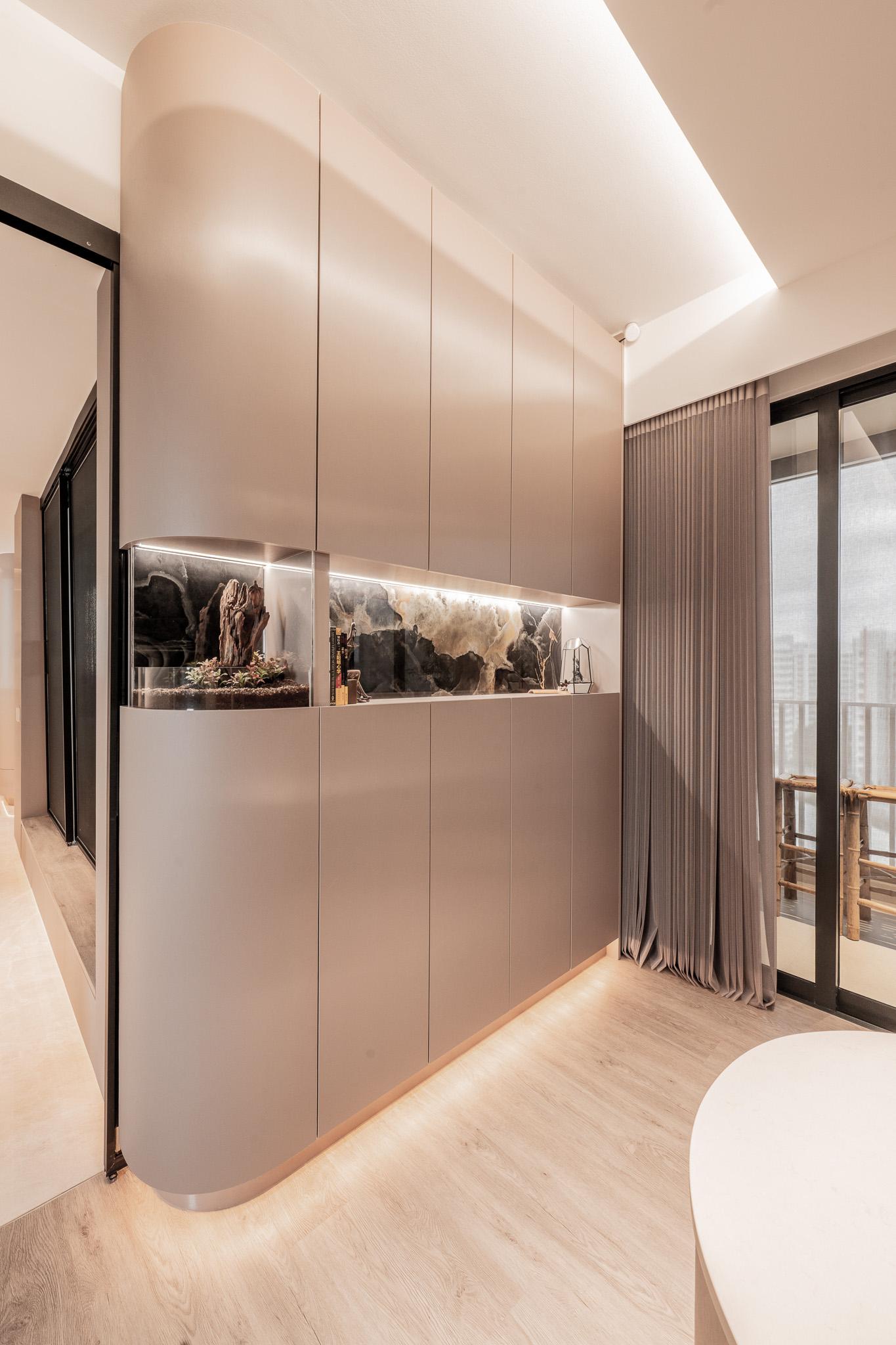 Minimalist Dining Room with Lighting and Decorative Lighting