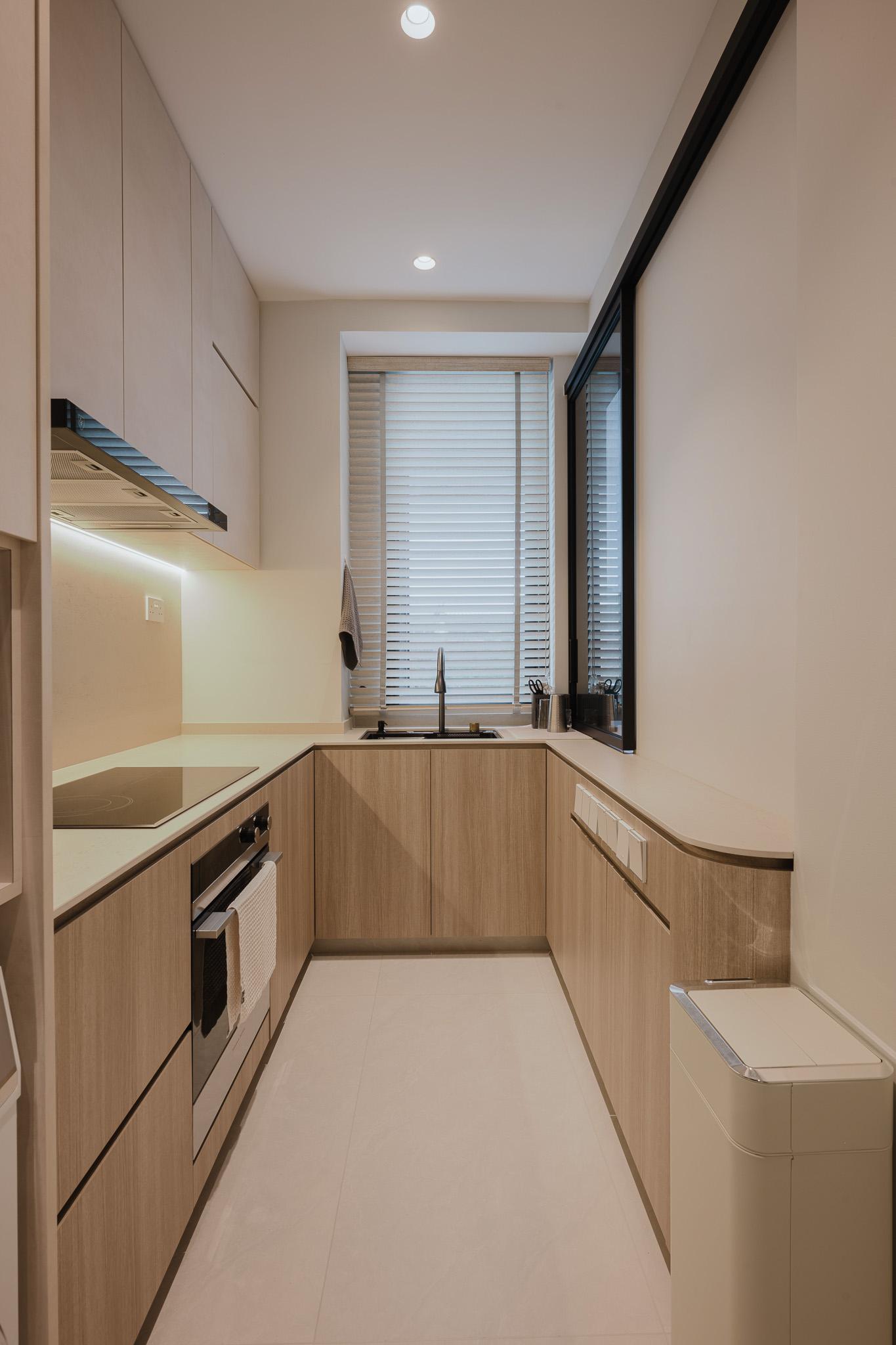 Contemporary Kitchen with Kitchen Island and Open Kitchen