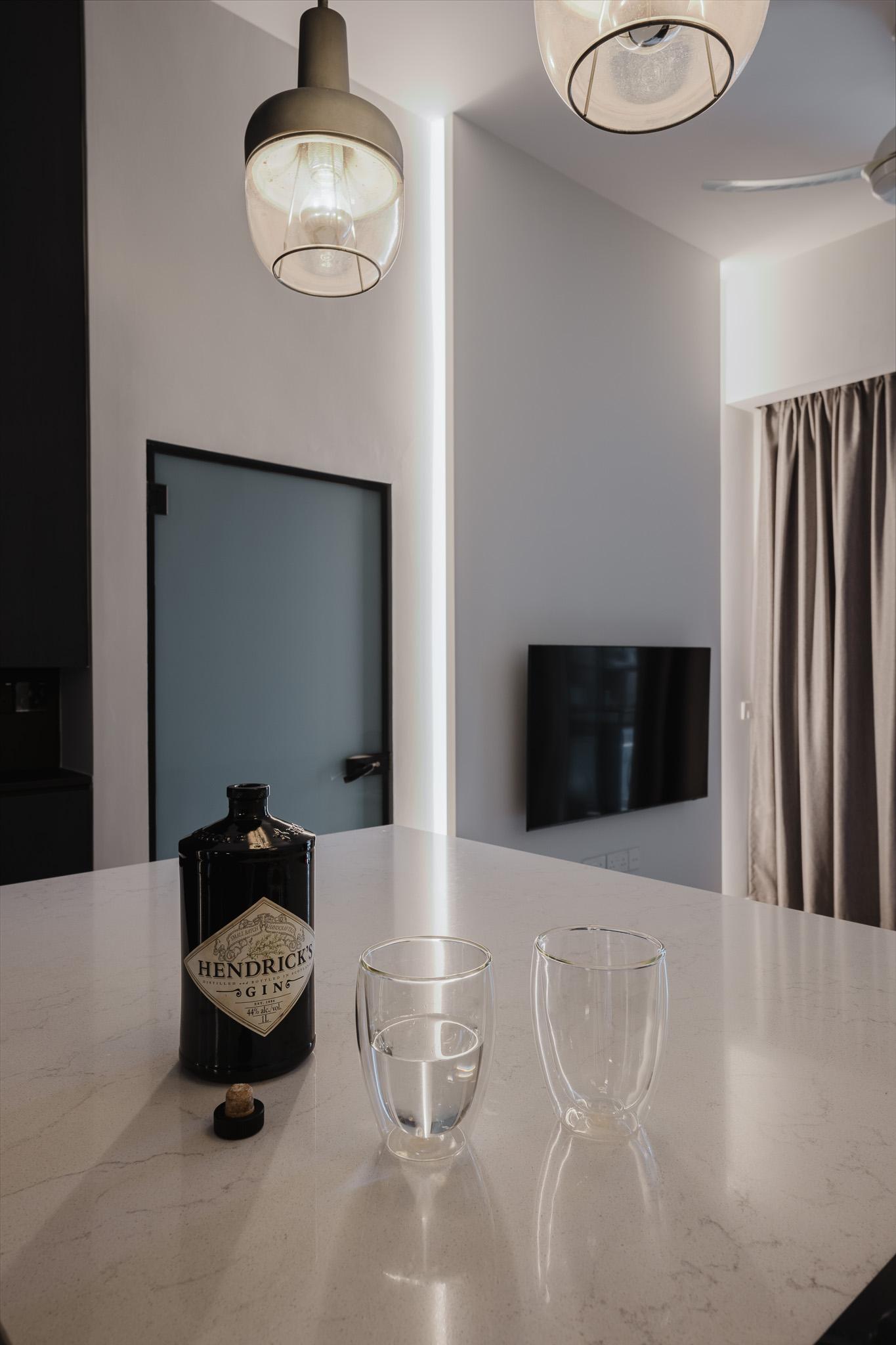 Minimalist Home Bar with Countertop and Bar Counter