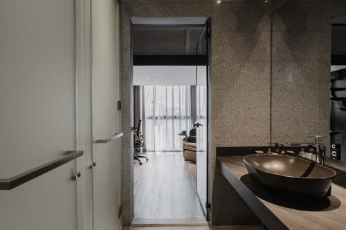 Minimalist Bathroom at Condominium at Hillview Rise, The Hillier