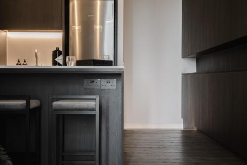 Minimalist Home Bar at Condominium at Hillview Rise, The Hillier