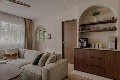 Contemporary Pantry at 513 Pasir Ris