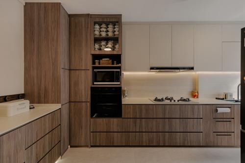 Contemporary Kitchen at 513 Pasir Ris