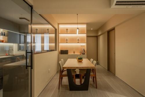 Modern Dining Room at 119B Alkaff Crescent