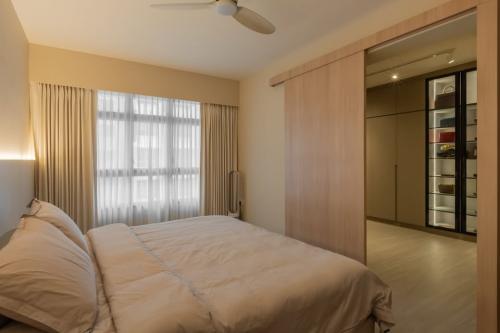 Modern Bedroom at 119B Alkaff Crescent