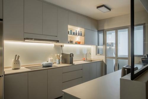 Modern Kitchen at 119B Alkaff Crescent