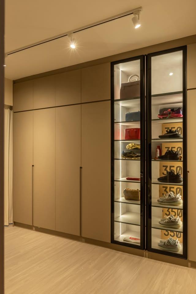 Modern Bedroom with Vinyl Flooring and Wardrobe