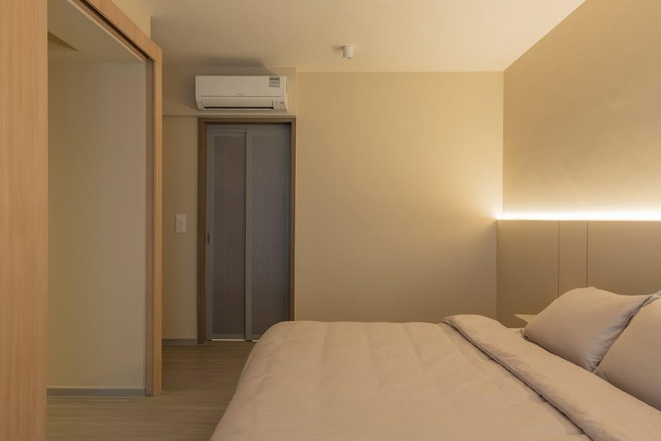 Modern Bedroom with Vinyl Flooring and Cove Lighting
