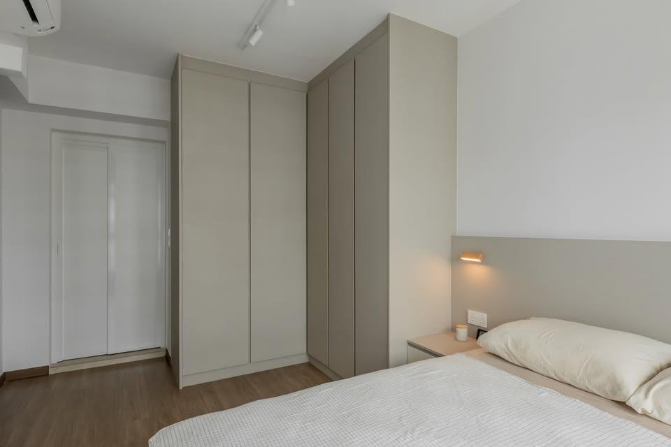 Modern Bedroom with Vinyl Flooring and Wardrobe