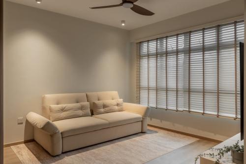 Modern Living Room at 293D Bukit Batok St 21