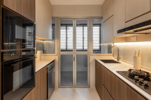 Modern Kitchen at 293D Bukit Batok St 21