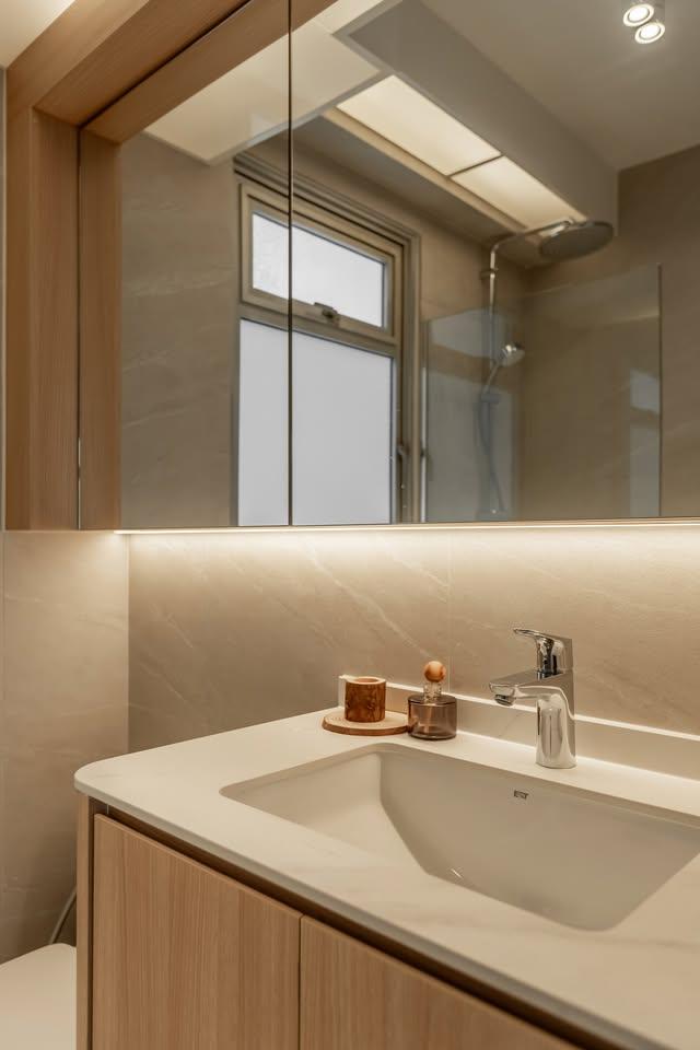 Modern Bathroom with Mirror and Bathroom Mirrors