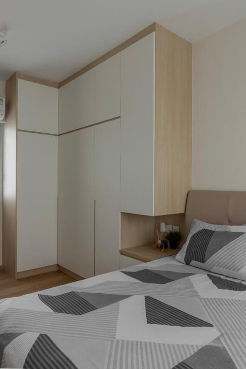 Modern Bedroom at 987C Buangkok Green