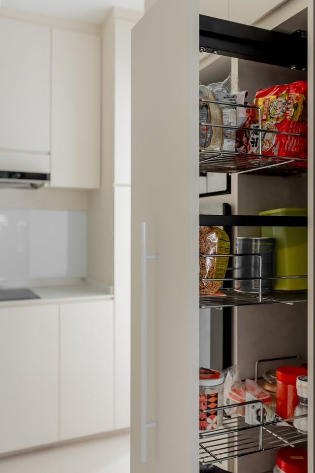 Modern Kitchen with Kitchen Accessories and Kitchen Cabinets