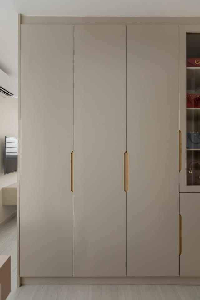 Modern Bedroom with Vinyl Flooring and Wardrobe