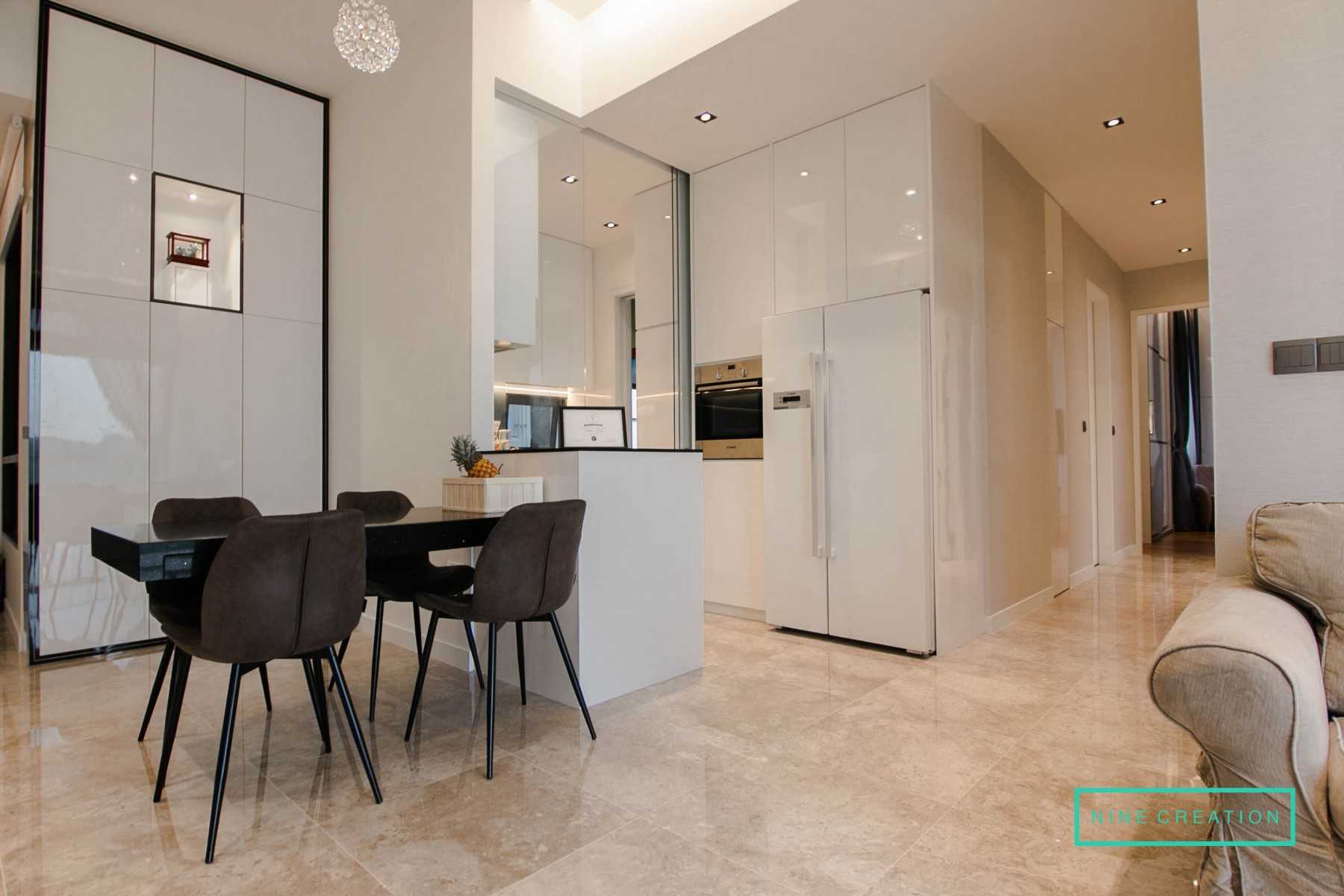 Contemporary Dining Room with Cove Lighting and Dining Table