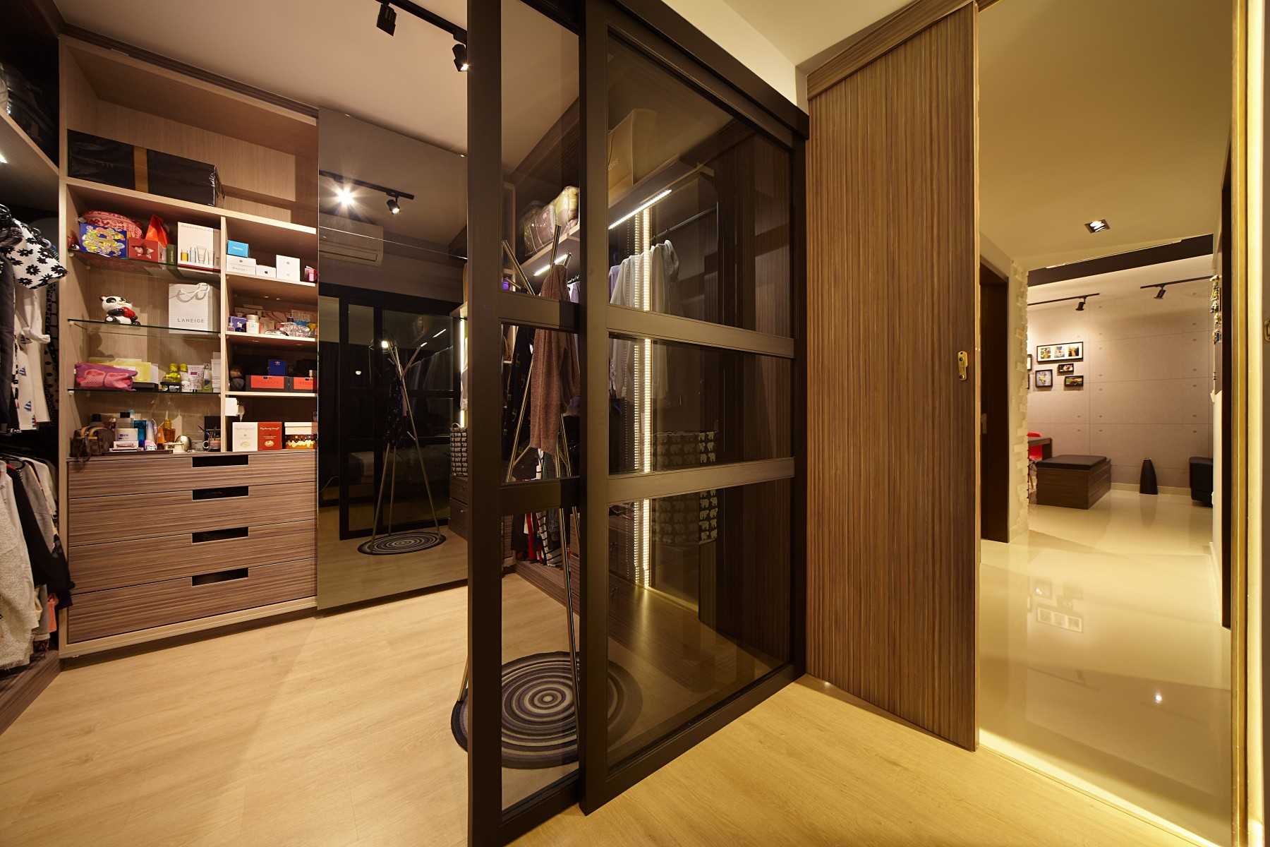 Eclectic Walk-in Wardrobe with Mirror and Wardrobe