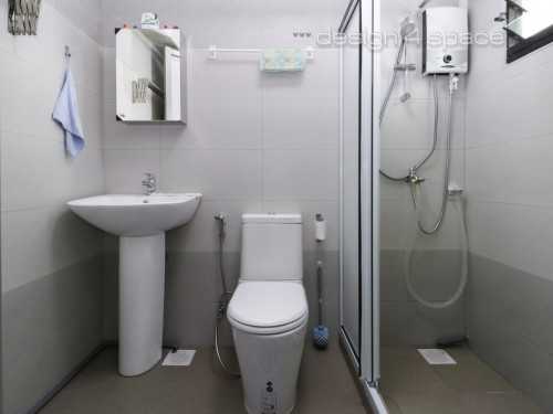 Contemporary Bathroom at Sengkang - 121C Sengkang Way (HDB)