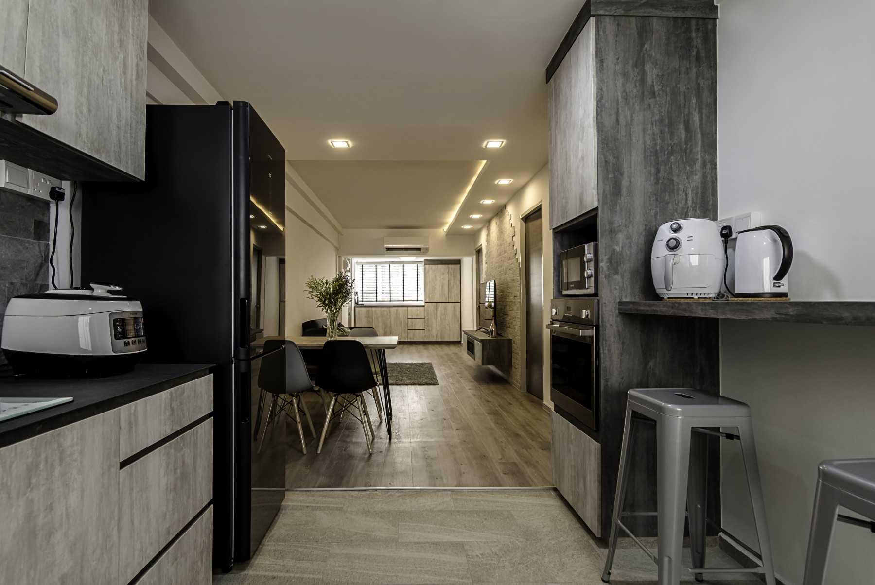 Industrial Kitchen with Homogeneous Tiles and Open Kitchen