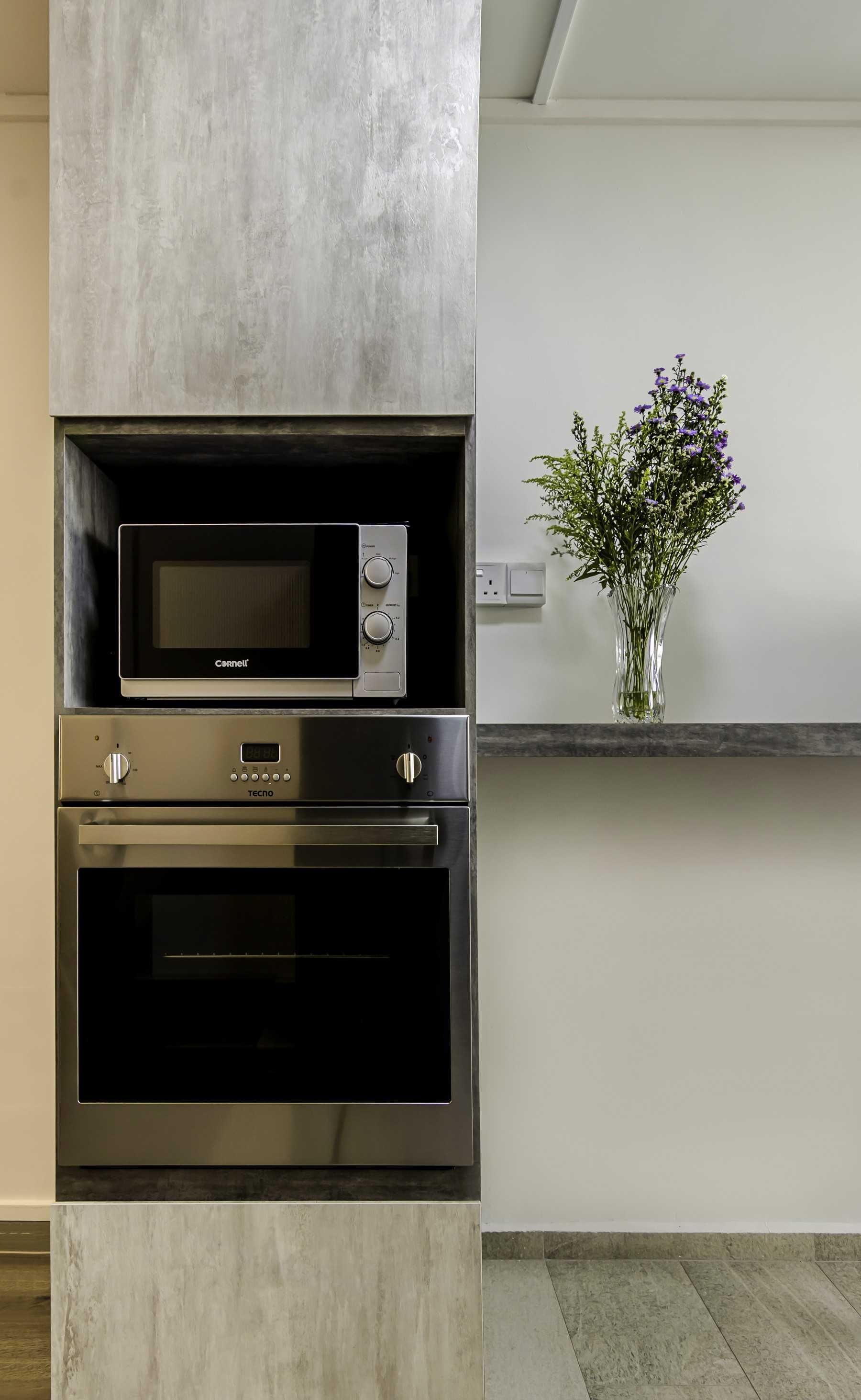 Industrial Kitchen with Homogeneous Tiles and Breakfast Counter