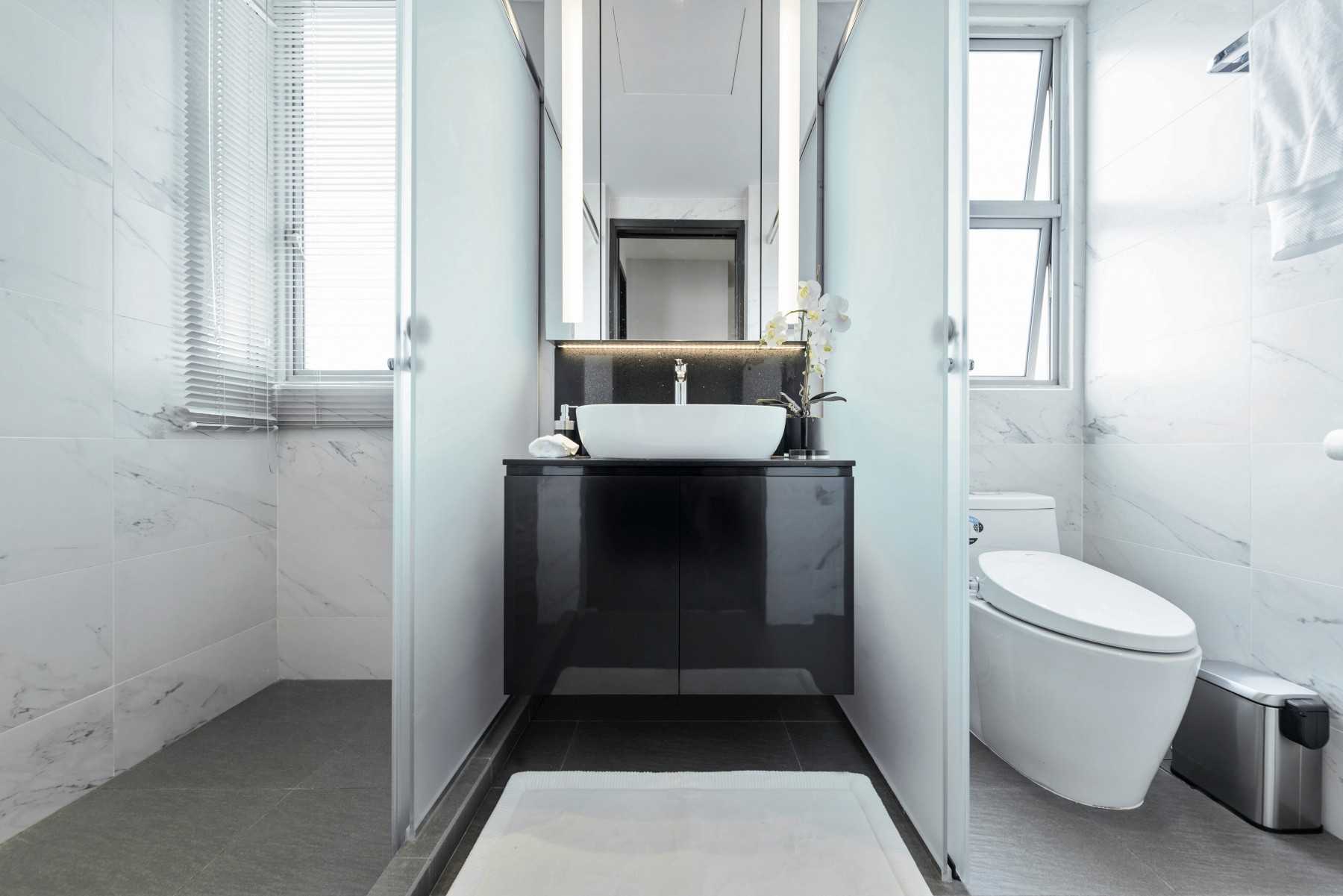 Modern Bathroom with Mirror and Shower Screen