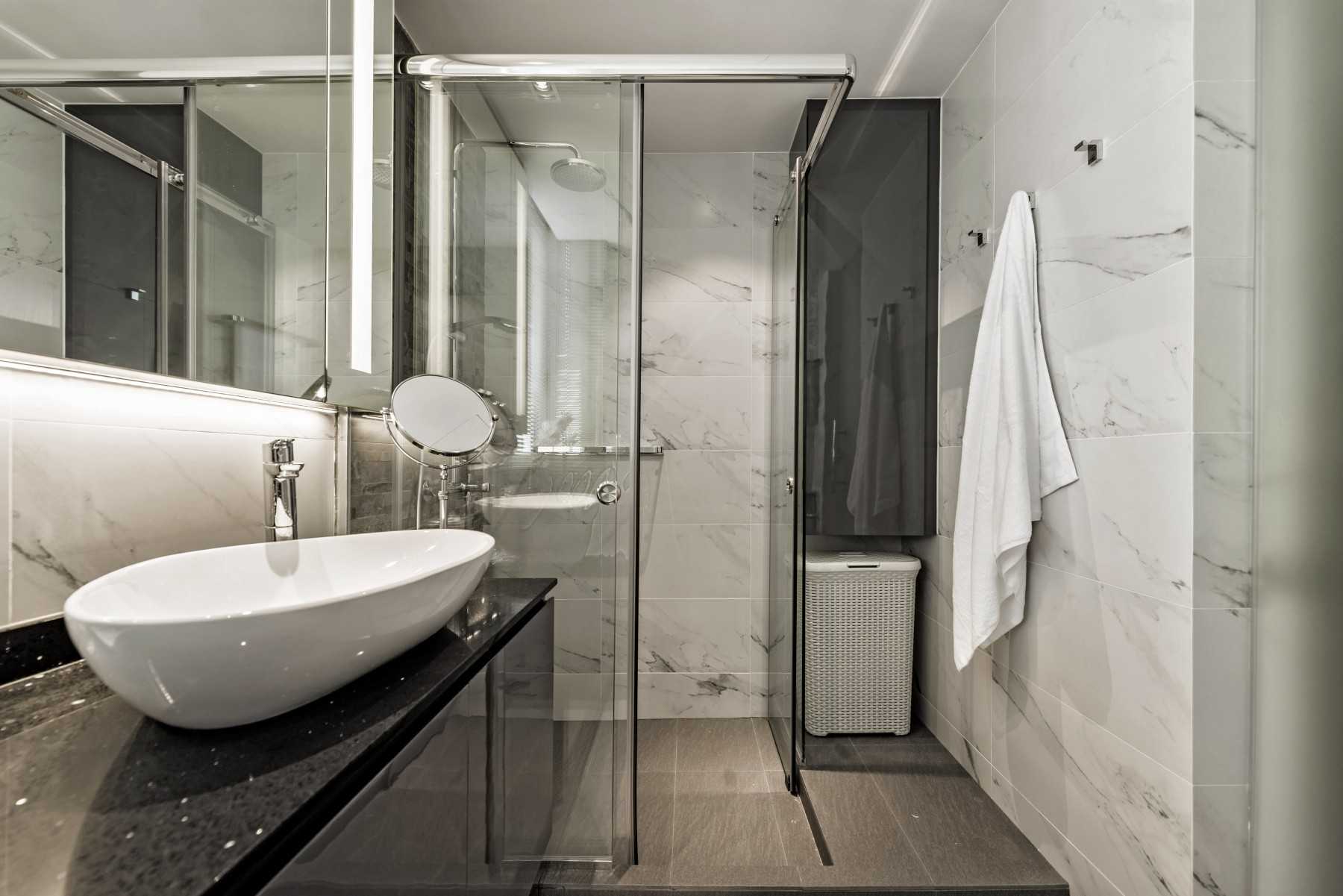 Modern Bathroom with Mirror and Bathroom Mirrors