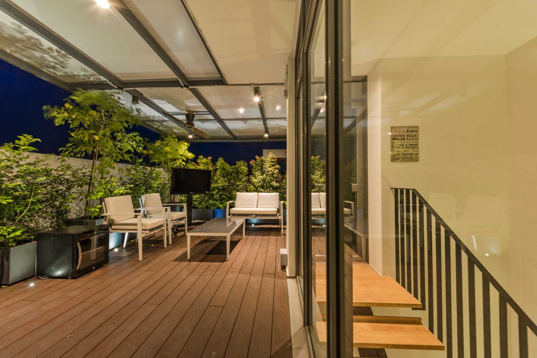 Modern Outdoor with Metal Gate and Landscaping