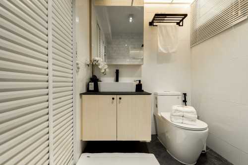 Scandinavian Bathroom at Buangkok Edgeview
