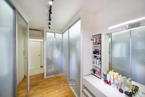 Modern Walk-in Wardrobe at Sengkang - Blk 336B Anchorvale Crescent (HDB)