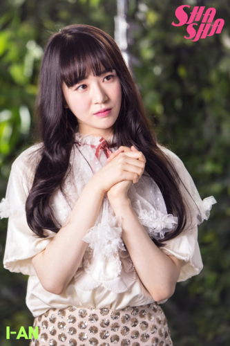 Thành viên Hakyung nhóm nhạc Sha Sha