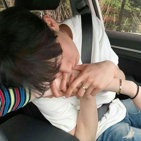 boyfriend holding hands