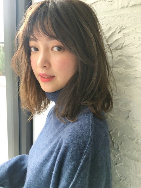 shoulder length hair