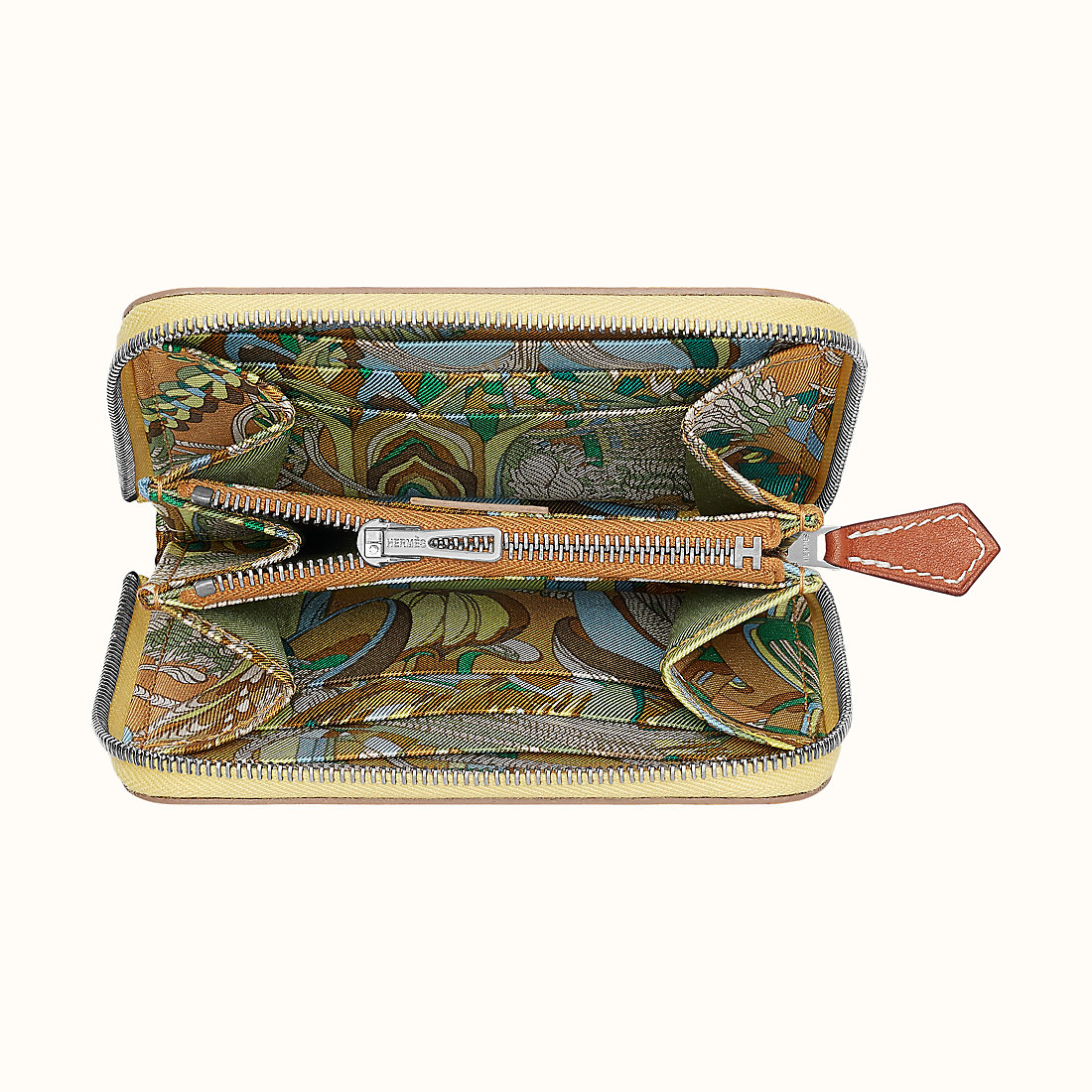 silk-in-compact-wallet