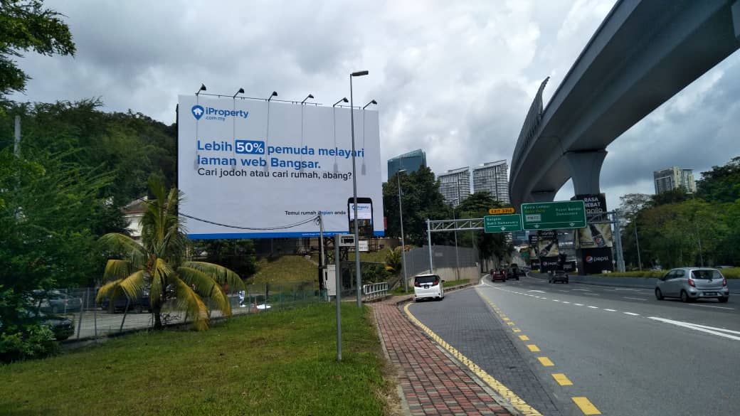 Cari Rumah Adat, Iproperty Malaysia Brings Data To Life With Quirky Billboard Messaging, Cari Rumah Adat